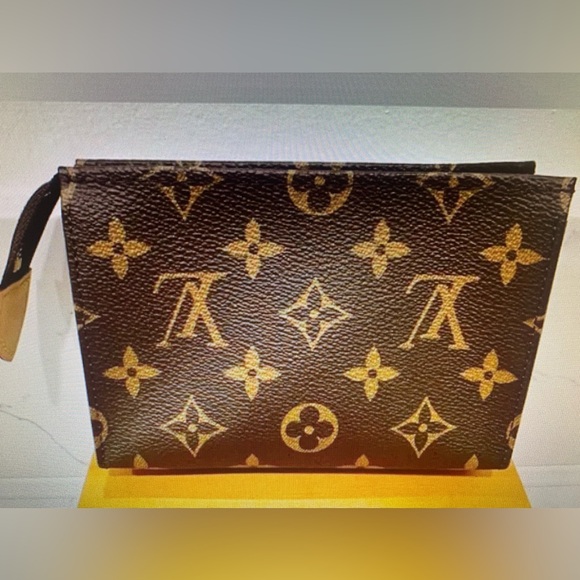 New Authentic Louis Vuitton Monogram canvas Toiletry Pouch, made in France 🇫🇷 - Picture 2 of 10
